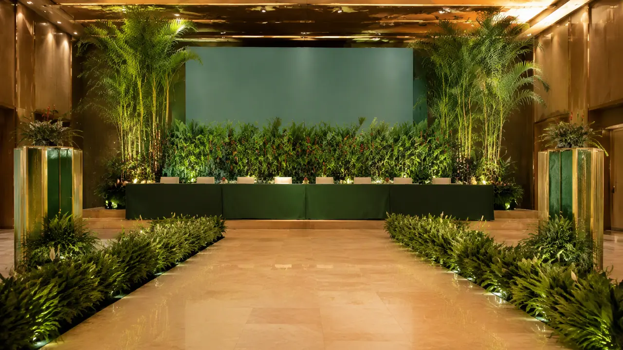 会场绿植布置怎么做？签到台、主背景、通道三区的临时性绿植方案